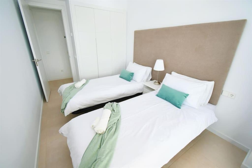 Casa Kerr - Luxury Apt - Sleeps 9 - Los Boliches Málaga Exterior foto